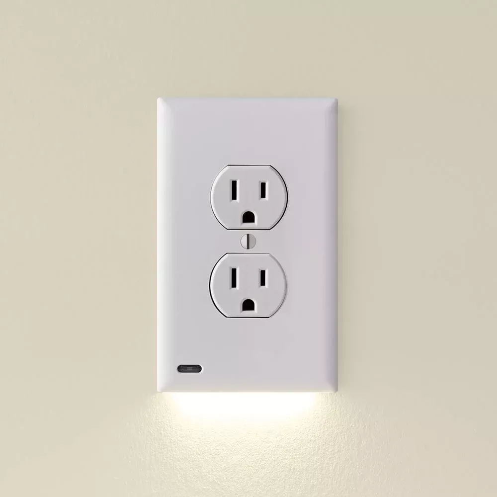 Single - SnapPower GuideLight [For Duplex Outlets] - Replaces Plug-In Night Light - Electrical Receptacle Wall Plate With LED Night Lights - Auto On /Off Sensor - (Duplex, White)